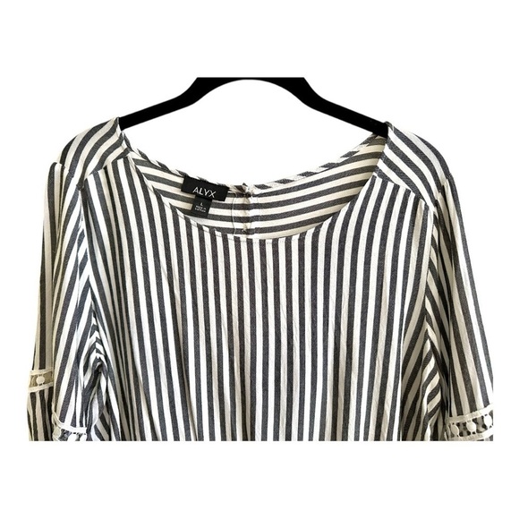 ALYX, WOMENS STRIPE TOP IN BLACK & WHITE. 3/4 SLEEVE, HI-LOW HEM. SIZEL - Picture 2 of 7